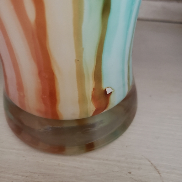 Vidi Acrylic Pour Vase - Picture 4 of 7